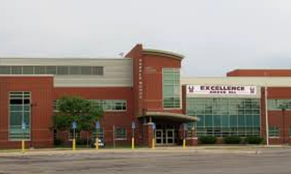 Harper Woods High School main entrance